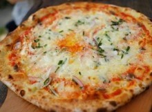 Pizza Margherita con le cipolle