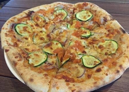 Pizza con Zucchine e Salsiccia