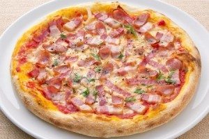 Pizza allo Speck e Mozzarella